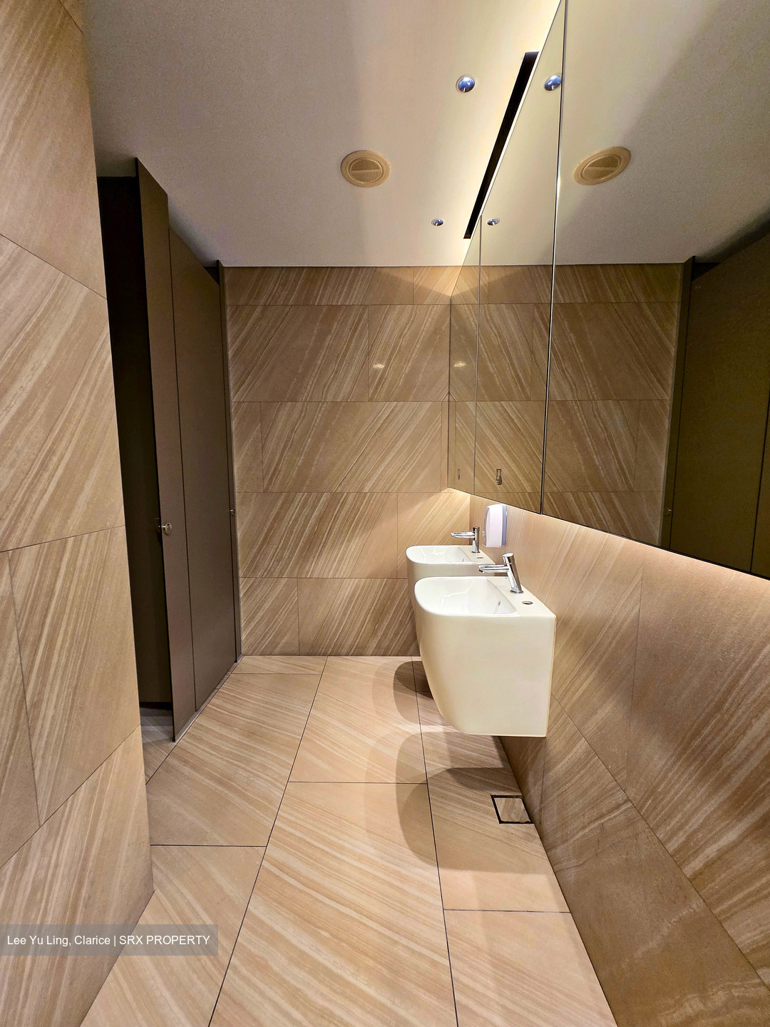 Telok Ayer Street (D1), Office #492518901